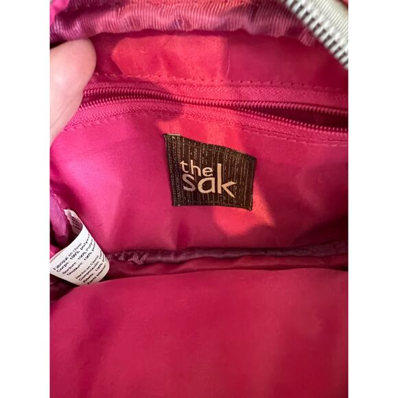 The Sak pink basket weave Crossbody Camera bag chain detail - Picture 6 of 6